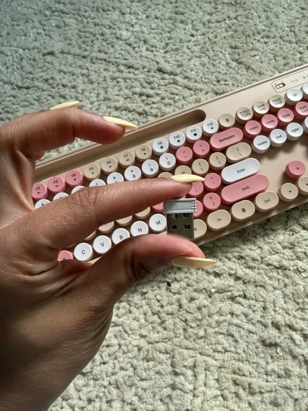 Retro Round-Key Pink & Cream Wireless Keyboard